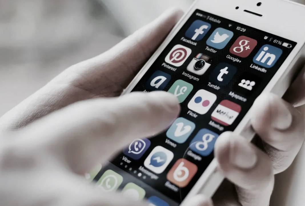 Cebindeki uygulama sizi izliyor olabilir! Xiaomi, Facebook, WhatsApp ve diğerleri masaya yatırıldı 1